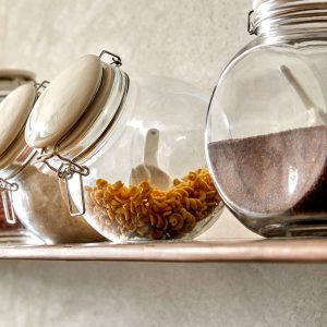 ظرف شیشه ای با درب سرامیکی